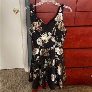 Francesca floral dress size sm
